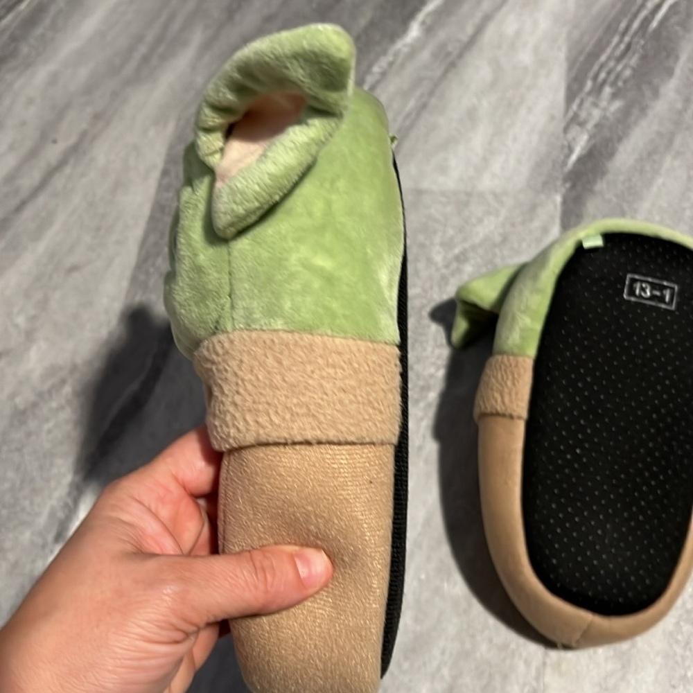 Kids Unisex Baby Yoda The Child Slippers size 13-1 tan & green pajamas star wars - Picture 3 of 7